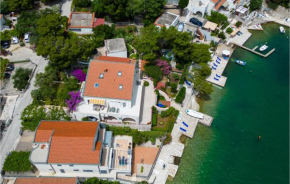 Beautiful Apartment In Klek With Wifi